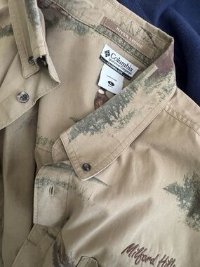 Columbia Men’s Khaki and Olive Lightweight Shirt Jacket